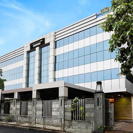 Super Townhouse Oak Alandur Near Chennai Airport Formerly Vijay Park Esterno foto