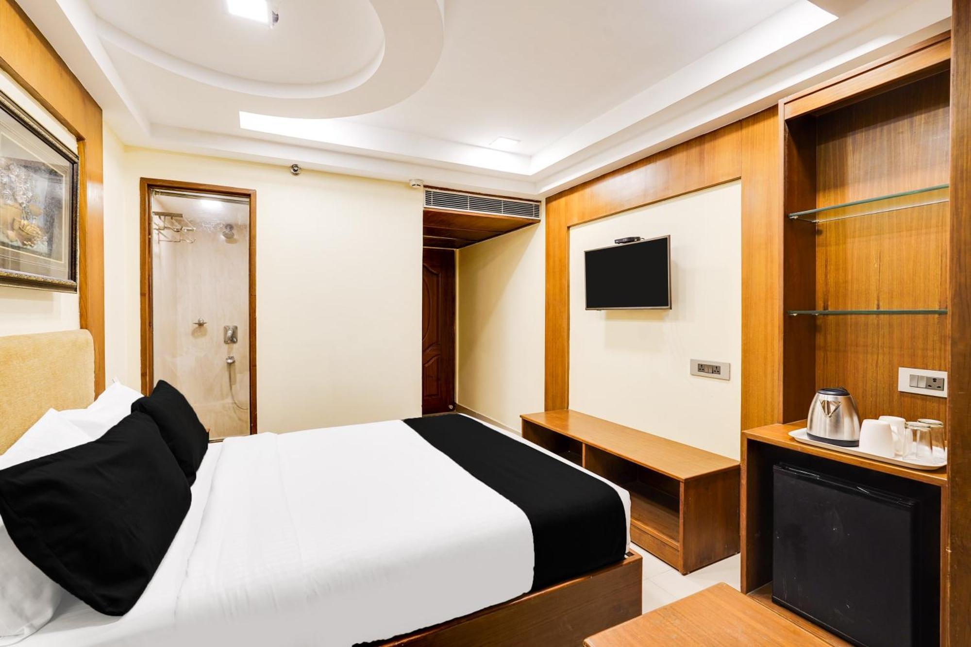 Super Townhouse Oak Alandur Near Chennai Airport Formerly Vijay Park Esterno foto