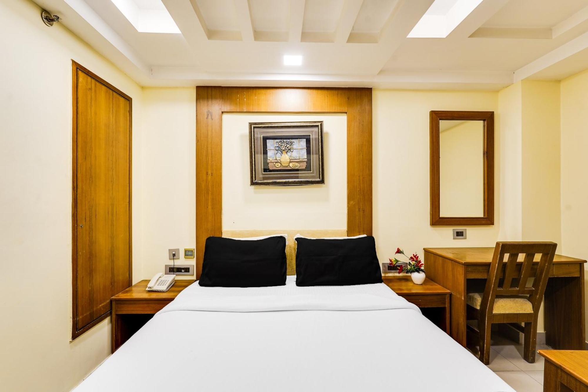 Super Townhouse Oak Alandur Near Chennai Airport Formerly Vijay Park Esterno foto