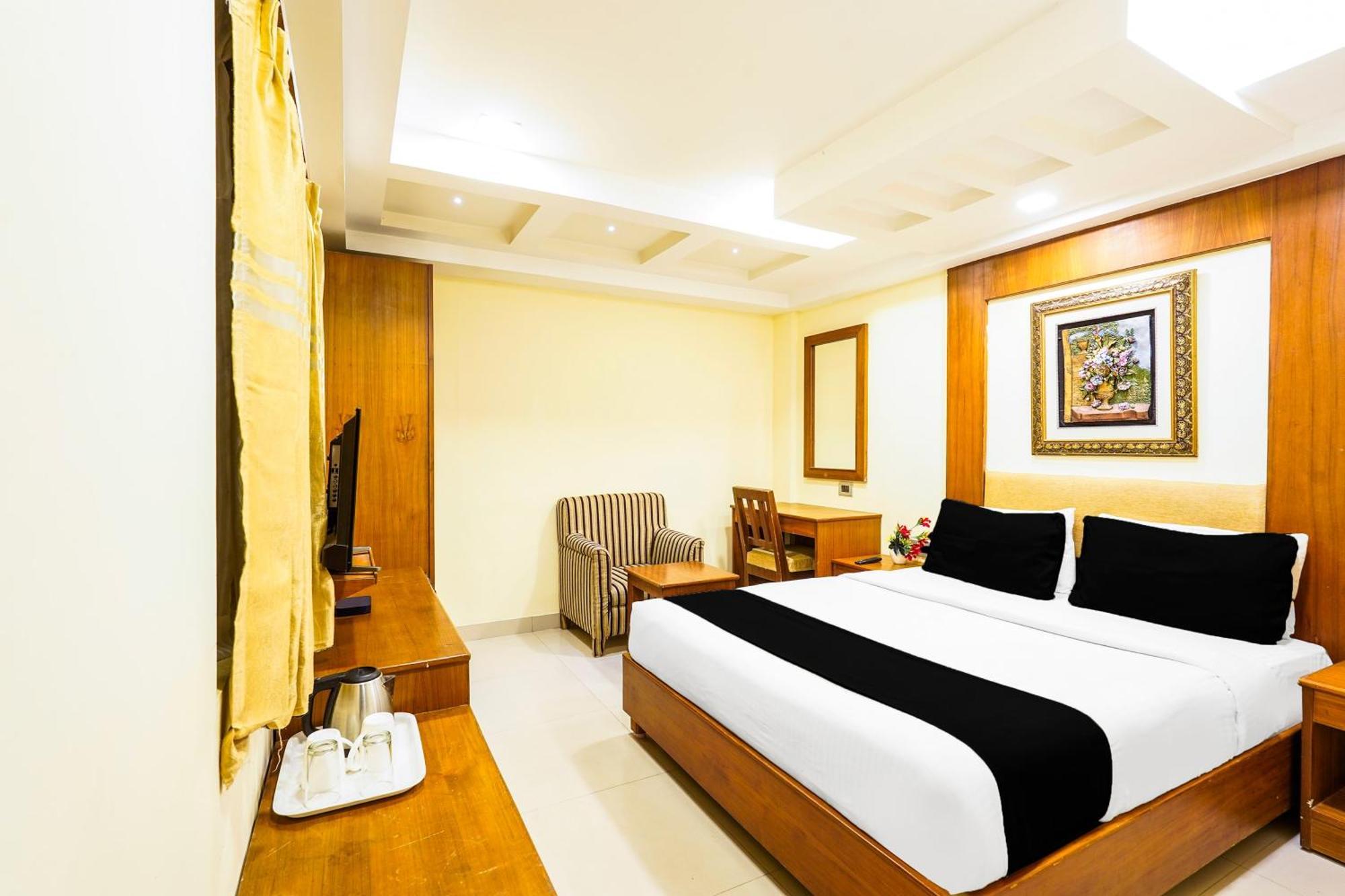 Super Townhouse Oak Alandur Near Chennai Airport Formerly Vijay Park Esterno foto