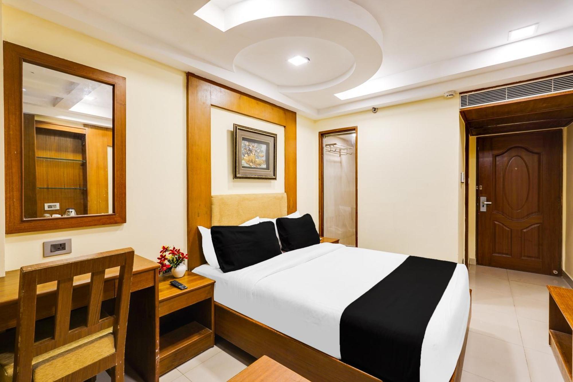 Super Townhouse Oak Alandur Near Chennai Airport Formerly Vijay Park Esterno foto