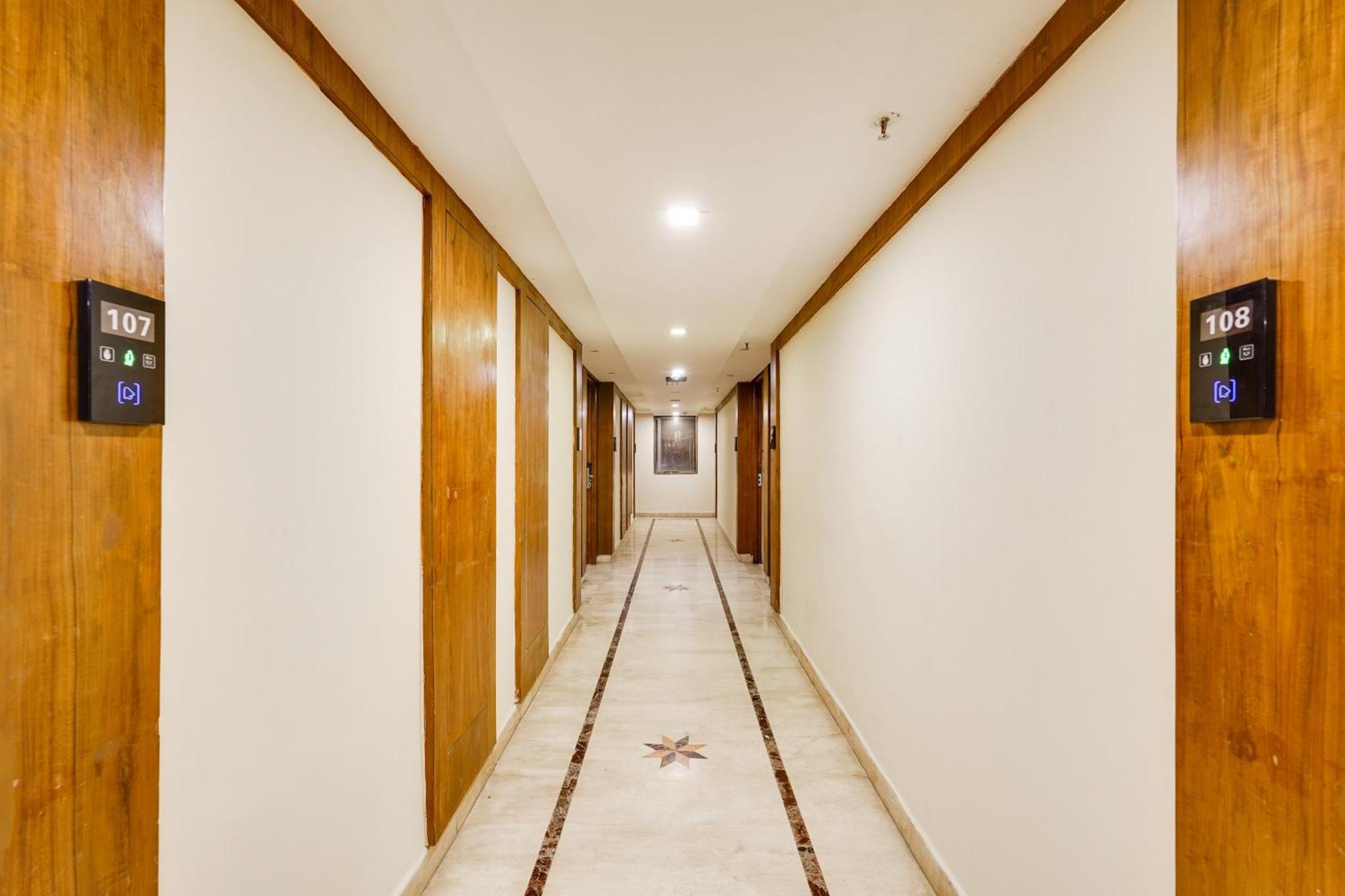 Super Townhouse Oak Alandur Near Chennai Airport Formerly Vijay Park Esterno foto